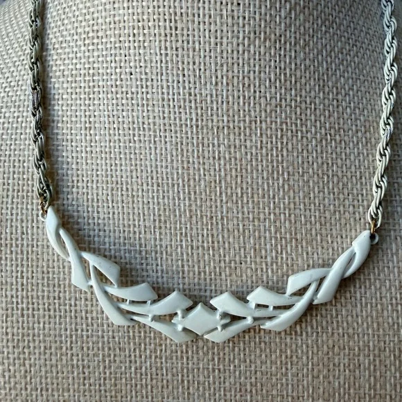 VIntage Crown Trifari White Metal Choker Necklace - Picture 2 of 5